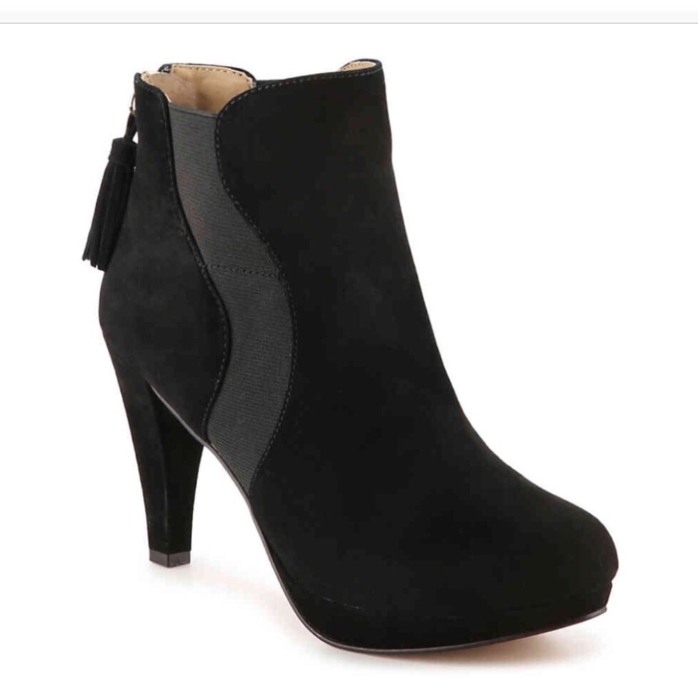 NEW Adrienne Vittadini Black Suede Heeled Booties